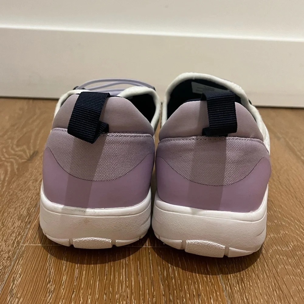 Kelly & Katie Vebony slip on sneakers gently worn